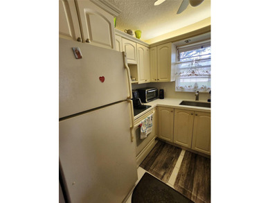 This spacious rentable immediately 1st-floor corner unit is now - photo 10