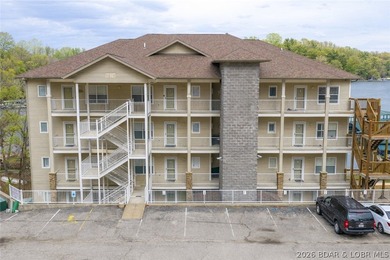 Welcome to effortless lake living in this small, private complex - photo 21