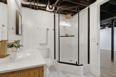 Charming, fully updated 3-bed, 2-bath home - move-in ready and - photo 22