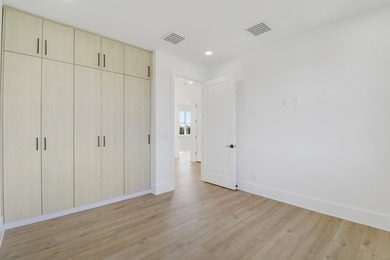 Experience modern luxury at its finest in this custom-built 4 - photo 36