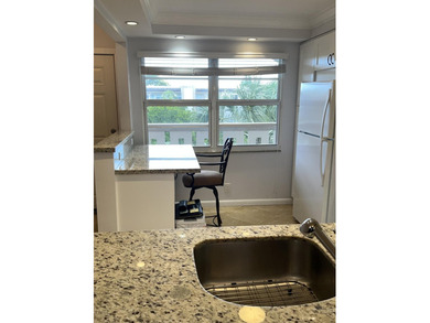 Beautiful Lake & Fountain View, 2 Bed / 2 Bath, Substantially - photo 3