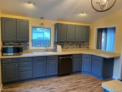 GREAT LOCATION----Well maintained and spacious ranch with - photo 12