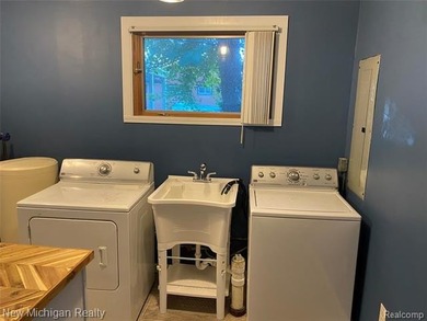 GREAT LOCATION----Well maintained and spacious ranch with - photo 14