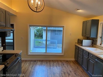 GREAT LOCATION----Well maintained and spacious ranch with - photo 21