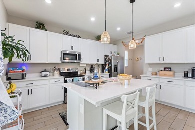 Welcome to your 5 bedroom, 3.5 bath home situated on a premium - photo 22