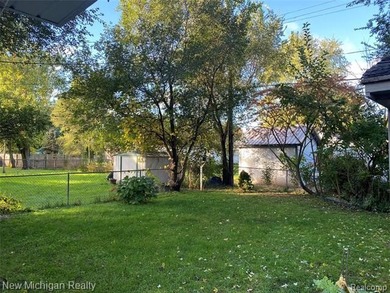 GREAT LOCATION----Well maintained and spacious ranch with - photo 23