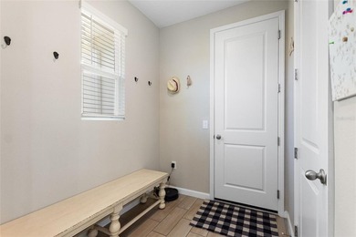 Welcome to your 5 bedroom, 3.5 bath home situated on a premium - photo 25