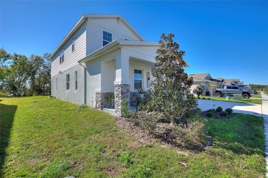 Welcome to your 5 bedroom, 3.5 bath home situated on a premium - photo 49