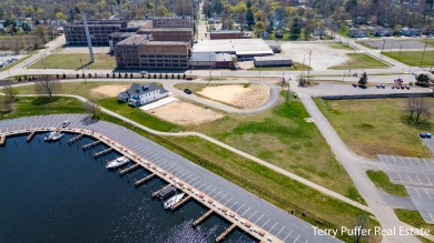 Discover the perfect canvas for your vision with 10 waterfront - photo 2