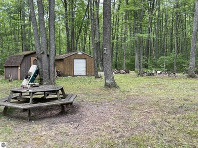 COZY 2 BEDROOM 1 BATH CABIN on approx. 0.6 ac. within a short - photo 4