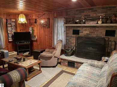 COZY 2 BEDROOM 1 BATH CABIN on approx. 0.6 ac. within a short - photo 6
