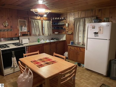 COZY 2 BEDROOM 1 BATH CABIN on approx. 0.6 ac. within a short - photo 9