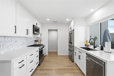 Beautifully remodeled with custom designer finishes, move-in - photo 1
