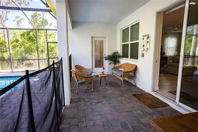 Beautifully furnished home is located on a Coner lot & - photo 4