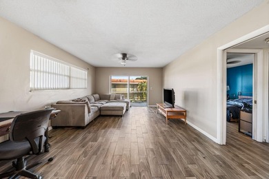 PRICED TO SELLe find your North Palm oasis. Nestled right in the - photo 7