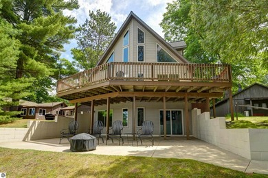 Captivating Blue Lake Retreat! Experience the pinnacle of - photo 4