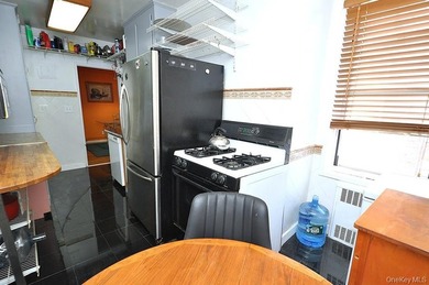 Bright and airy top-floor one-bedroom in the highly sought-after - photo 12