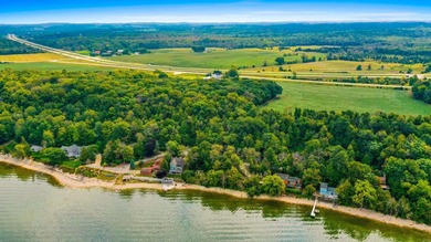 Spectacular lot located on the Bay of Green Bay and on a dead - photo 12