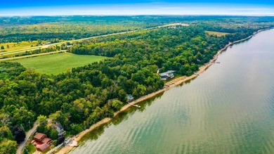 Spectacular lot located on the Bay of Green Bay and on a dead - photo 14