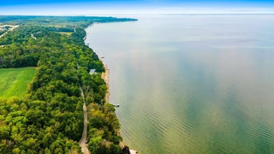 Spectacular lot located on the Bay of Green Bay and on a dead - photo 15