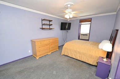 Bright and airy top-floor one-bedroom in the highly sought-after - photo 19