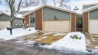 Chain O Lakes - Spring Lake Townhome/Townhouse Active Under Contract in Antioch Illinois