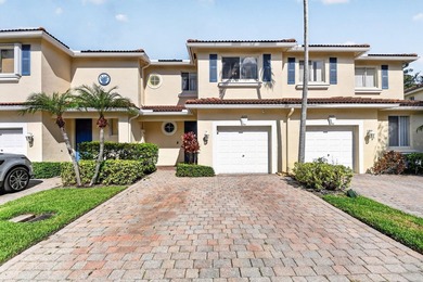 Truly gorgeous and well kept townhome in East Boynton Beach - photo 1