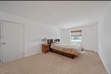 Luxury Building along beautiful Long Beach boardwalk, Beautiful - photo 25