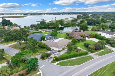 Lake Conway Home For Sale in Belle Isle Florida