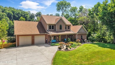 Wake up to breathtaking views of the Holston River from this - photo 1