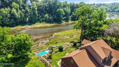 Wake up to breathtaking views of the Holston River from this - photo 2