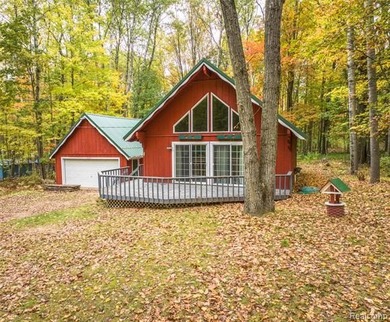Lake of The Clouds Home For Sale in Canadian Lakes Michigan