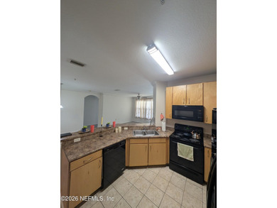 Very nice 3/bed/2 bath condo on second floor. Living/Dining room - photo 3