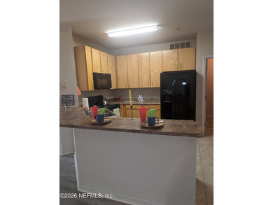 Very nice 3/bed/2 bath condo on second floor. Living/Dining room - photo 4