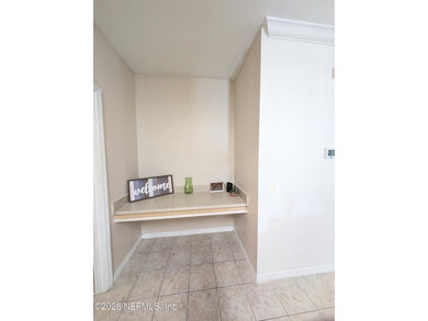 Very nice 3/bed/2 bath condo on second floor. Living/Dining room - photo 6