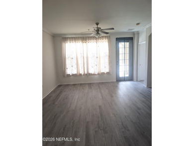 Very nice 3/bed/2 bath condo on second floor. Living/Dining room - photo 7