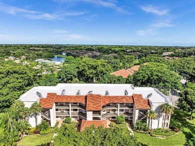 Meticulously maintained 2/2 unit in the picturesque gated and - photo 1
