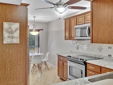 Meticulously maintained 2/2 unit in the picturesque gated and - photo 7