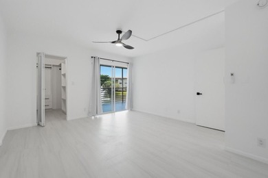 Welcome to this impeccably renovated 2-bedroom, 2-bath residence - photo 3