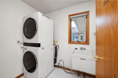 Welcome home to this thoughtfully designed one-level living - photo 14