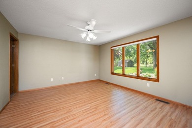 Welcome home to this thoughtfully designed one-level living - photo 15