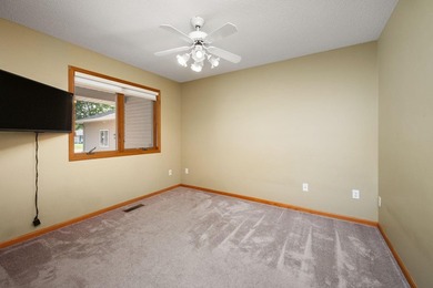 Welcome home to this thoughtfully designed one-level living - photo 17