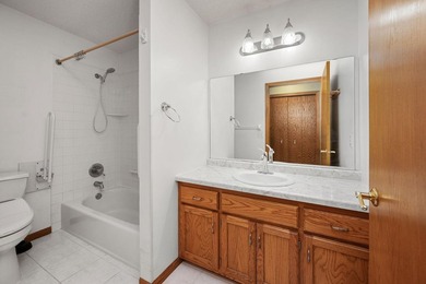 Welcome home to this thoughtfully designed one-level living - photo 18