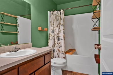 Beautiful 4 bed, 2.5 bath home with 1887 sqft, built in 2015