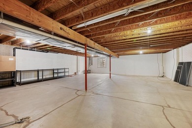 Welcome home to this thoughtfully designed one-level living - photo 20