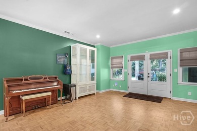 This spacious cottage is nestled in Wymberley, on a picturesque - photo 22