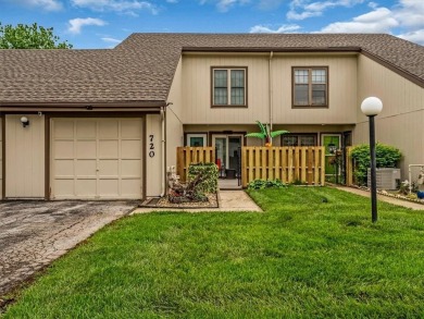 Lake Townhome/Townhouse For Sale in Kansas City, Missouri