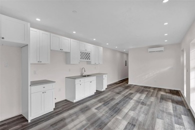Magnificent structure destined to be a 3-Family home, being sold - photo 5