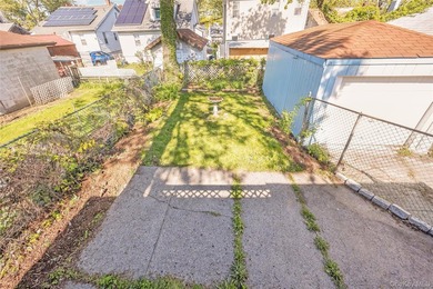 Welcome home to this charming 4 bedroom cape in the heart of - photo 20