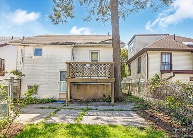 Welcome home to this charming 4 bedroom cape in the heart of - photo 24